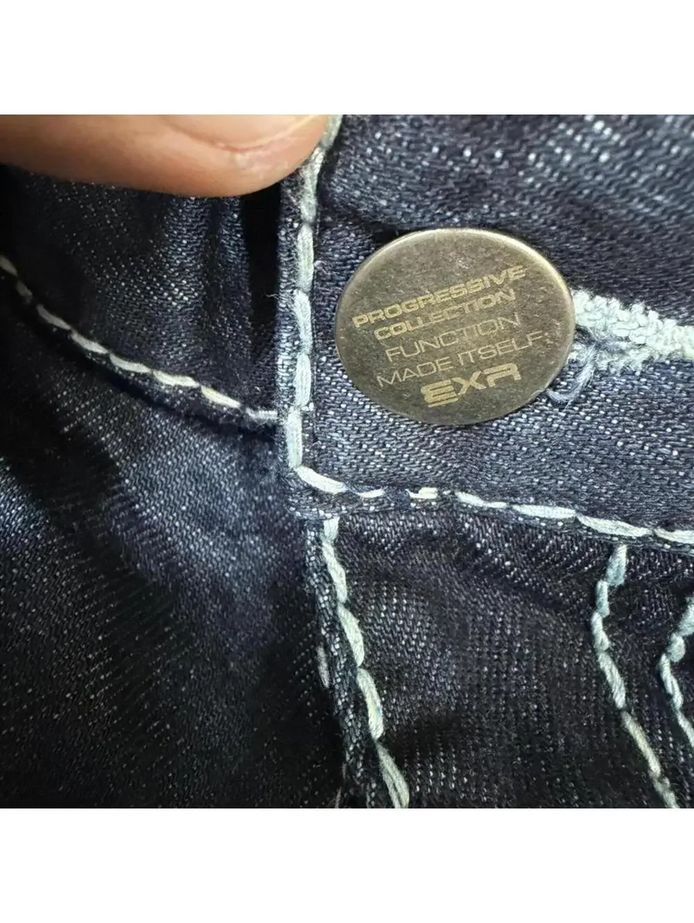 Progressive collection EXR denim jeans with signature design - Picture 7 of 8